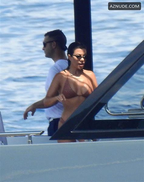 Kourtney Kardashian Sexy Having Fun On A Yacht In
