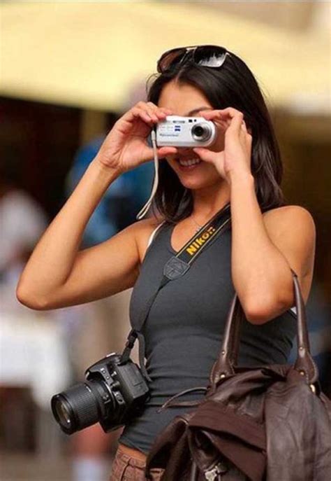 girls with cameras 34 pics