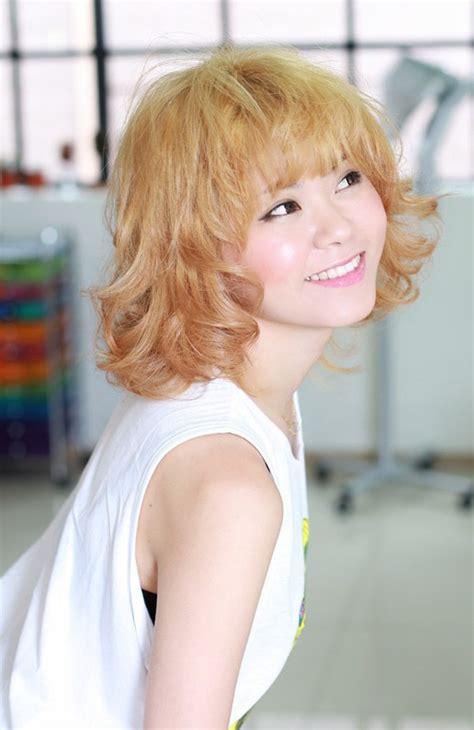 Sweet Short Blonde Curly Hairstyle With Bangs Hairstyles Free Nude
