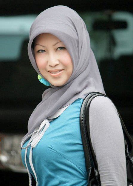 Jilbab Ketat Tante Muda Berdada Super Montok Hot Foto