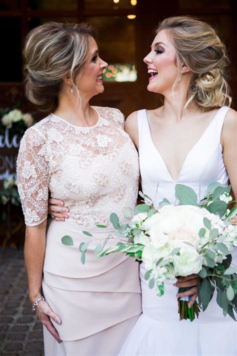 20 Emotional Mother Daughter And Son Moments Brides