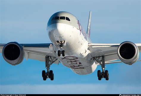 bcc qatar airways boeing   dreamliner photo  oscar wistrand id  planespottersnet