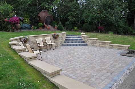 curved patio  retaining wall  contrasting steps backyard