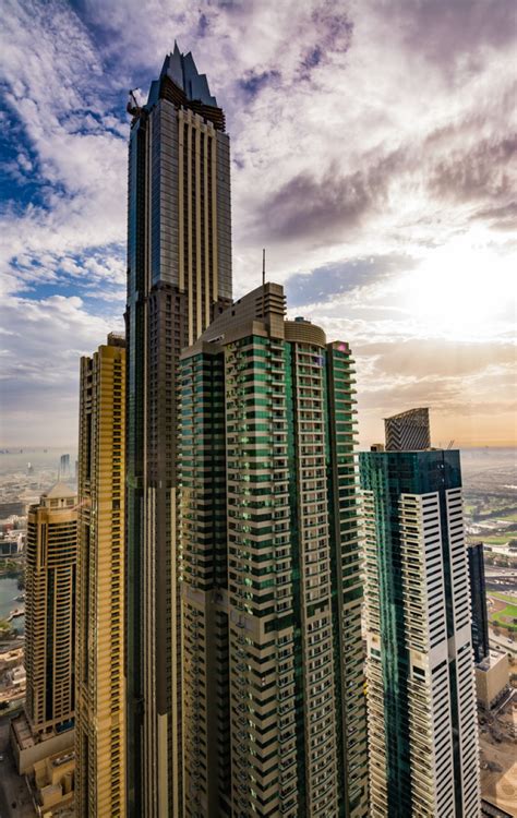 top  tallest buildings  dubai tophq