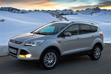 ford kuga  pictures    cars datacom