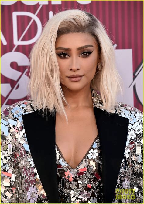Shay Mitchell Shows Off Blonde Locks At Iheartradio Music Awards 2019