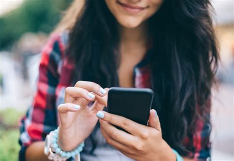 Teens Cellphone Use Mirrors Their Offline Lives – Association For