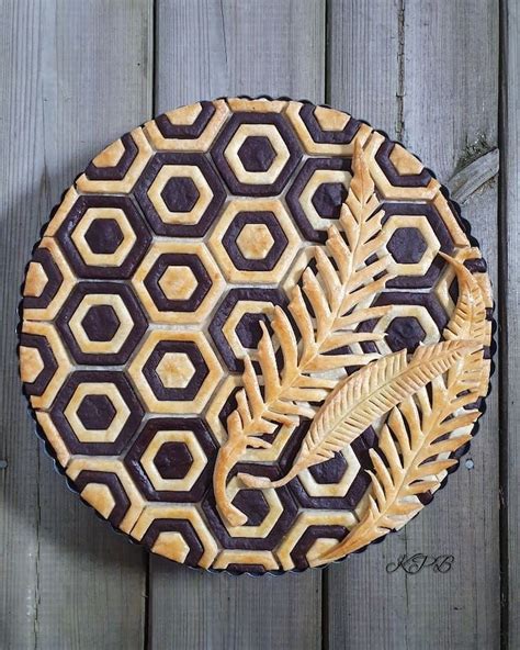 baker shares       intricately patterned pie