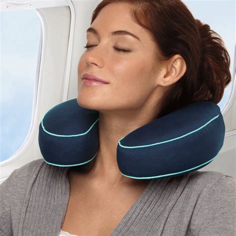 neck pillow flight holiday tips