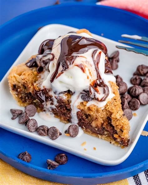 chocolate chip cookie pie love   oven