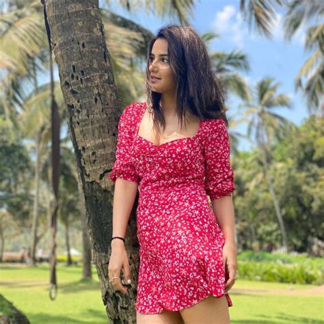 Bigg Boss 14 Contestant Jasmin Bhasin S Love Affair With Floral Outfits