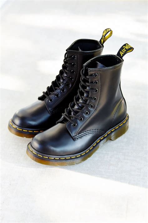 dr martens  smooth boot urban outfitters schoenen laarzen enkellaars