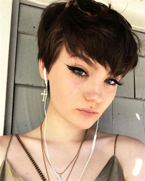 20 Inspiring Pixie Undercut Hairstyles In 2020 Androgynous Hair