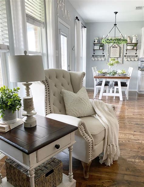 cozy farmhouse accent chairs  relaxing farmhouse dining room