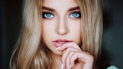 Blue Eyes Girl Hd Wallpaper Kolpaper Awesome Free Hd Wallpapers