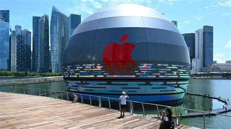 apple s floating store in singapore is something else