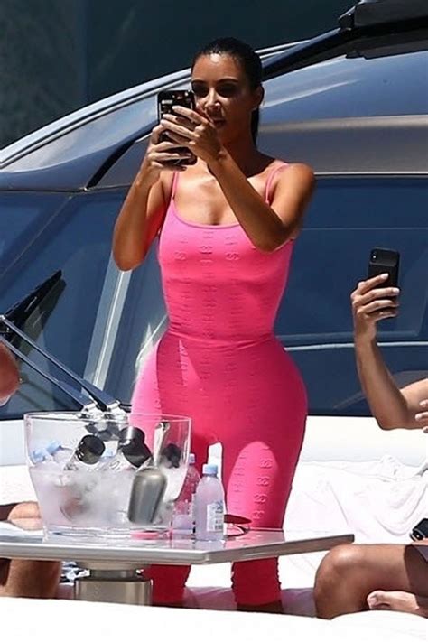 Kim Kardashian On A Yacht In Miami 08 16 2018