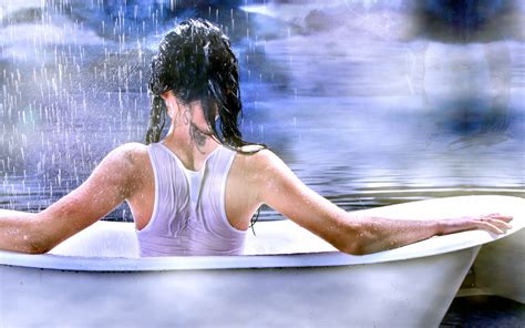 Wallpaper Girl Spin Bath Shirt Wet Water 2560x1600