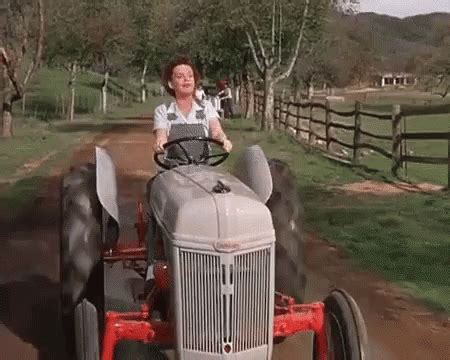 boer gif boer vrouw tractor discover share gifs tractors judy garland pioneer woman