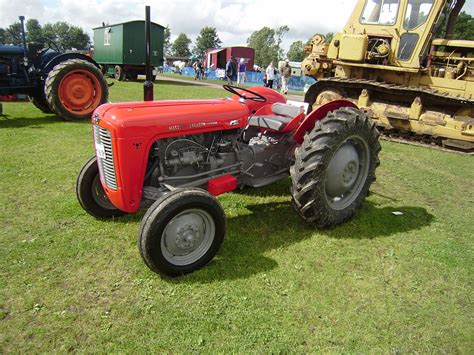massey ferguson products  series tractor construction plant wiki