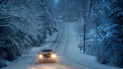 maine snowstorm leaves    power