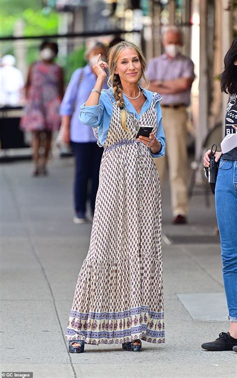 sex and the city fans are shocked to see sarah jessica parker wearing a