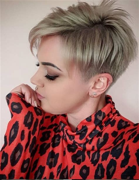 32 Awesome Female White Short Pixie Haircut To Keep Cool