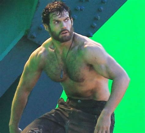 superman henry cavill shows off huge muscles on man of steel set