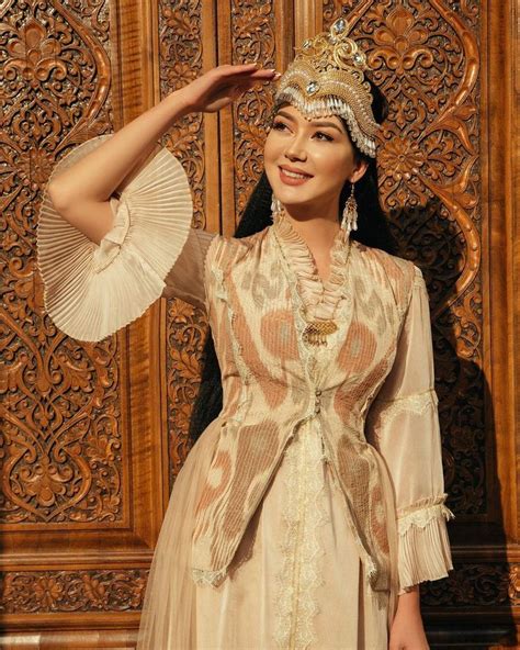 Uzbekistan Traditional Garments Uzbek Clothing Traditional Dresses