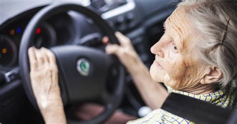ouderen klagen bij cbr  verlenging rijbewijs auto adnl