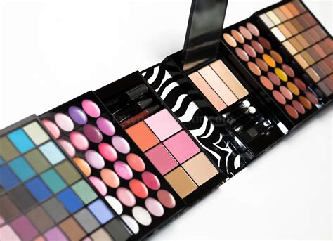Ladycosmetic 129 Color Eye And Face Makeup Set Cc 296a