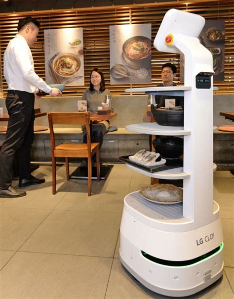 food serving robot introduced  local restaurant  korea savvy