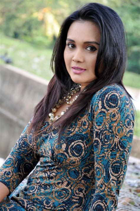 srilankan hot actress photos download hot actress photos and videos gayathri dias s new photo