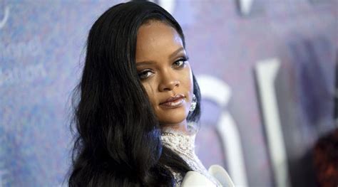 Rihanna Worth 1 7 Billion Dollars Is The Richest Woman Musician In