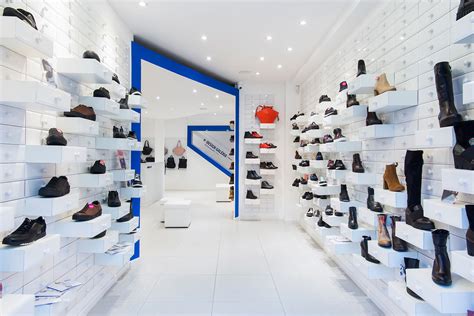fashion display idea   layer modern shoe store design