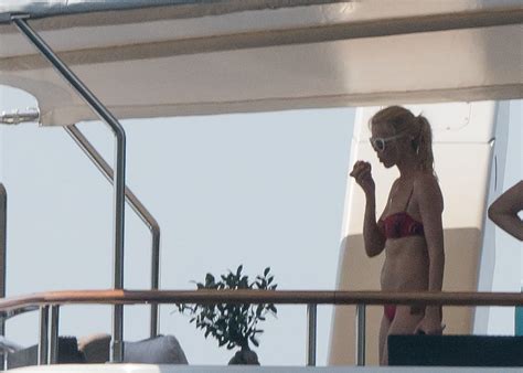 claudia schiffer bikini the fappening 2014 2019 celebrity photo leaks