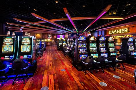 reasons  people play slot machines   casino dealer