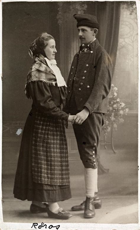 民族衣装bot on twitter 1914年、ノルウェー中部トロンハイム、憲法記念日のお祝いのために伝統的な衣装を着た男女の写真