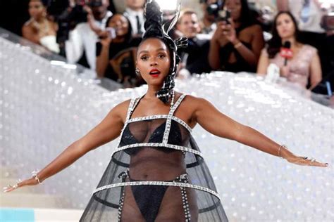 Janelle Monáe Credits Her Great Shape To Jamaican Food And Sex Izzso