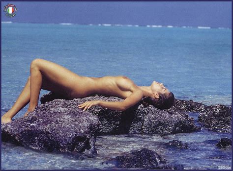 manuela arcuri nude pictures gallery nude and sex scenes