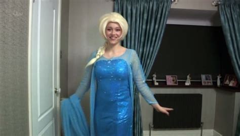 meet the woman who lives her life as elsa from frozen metro news