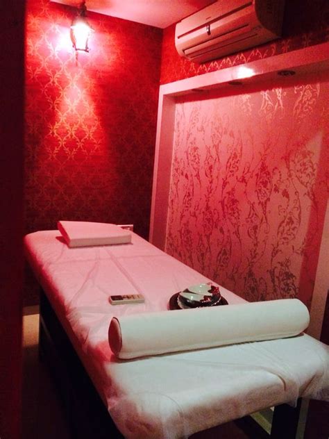 relaxing spa treatments   chakras spa  salon  mumbai