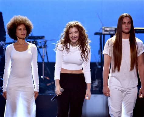 lorde on stage american music awards 2014 performance american music