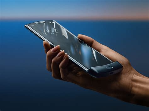 motorola revives razr flip phone  foldable screen tech digest