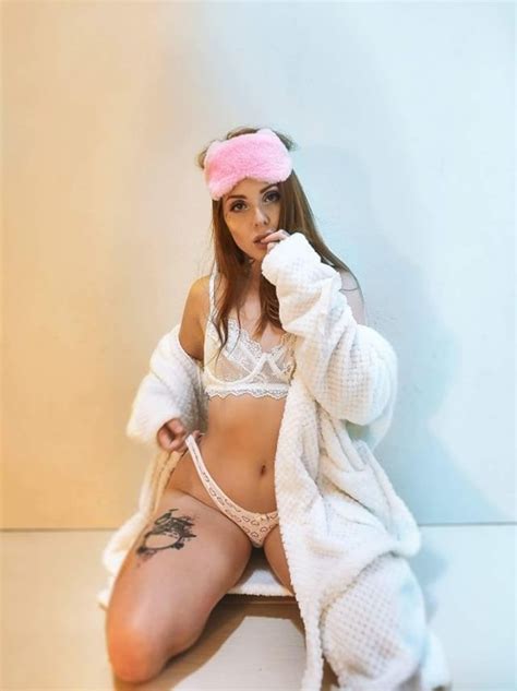 band contrata atriz pornô maru karv para o canal sexprivé