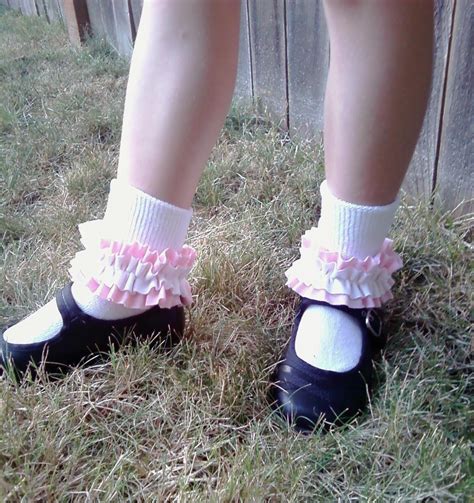 thrifty house girls ruffled socks