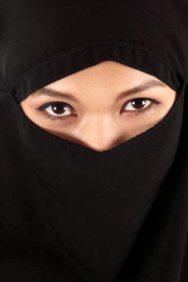 The Feminist Debate Over France S Burqa Ban The Forward