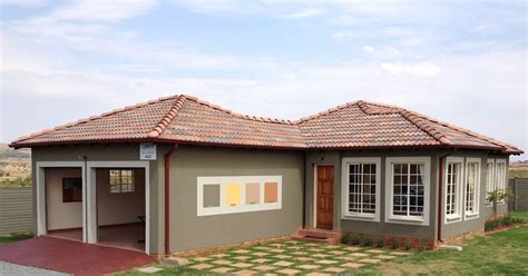 simple house plans  africa front design