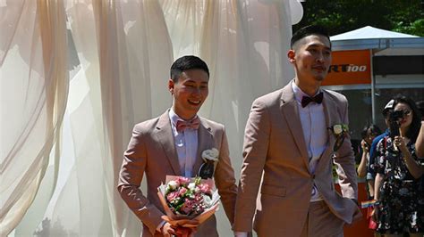 taiwan holds first gay marriages in historic day for asia