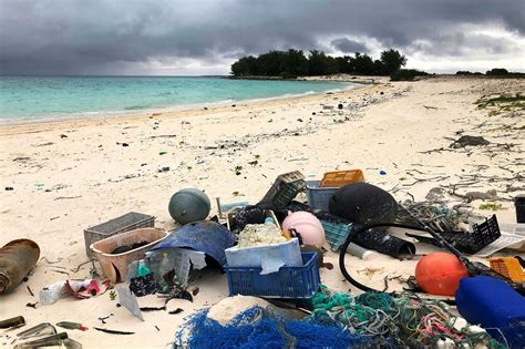 million tons   plastic trash  astray study finds